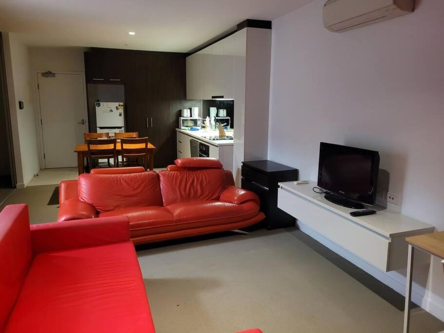 L22 1 Min To Southencross, Freetram, Pool, Sauna, Gym