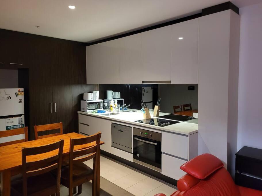 Apartment L22 1 Min To Southencross, Freetram, Pool, Sauna, Gym