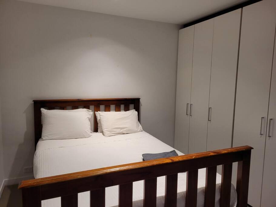 L22 1 Min To Southencross, Freetram, Pool, Sauna, Gym Apartment Melbourne