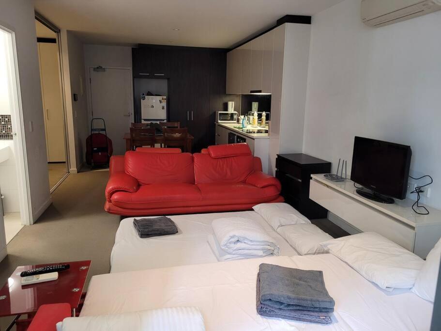 Apartment L22 1 Min To Southencross, Freetram, Pool, Sauna, Gym