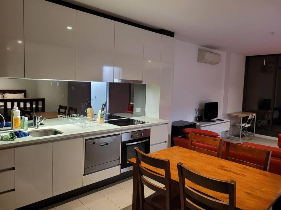L22 1 Min To Southencross, Freetram, Pool, Sauna, Gym Apartment